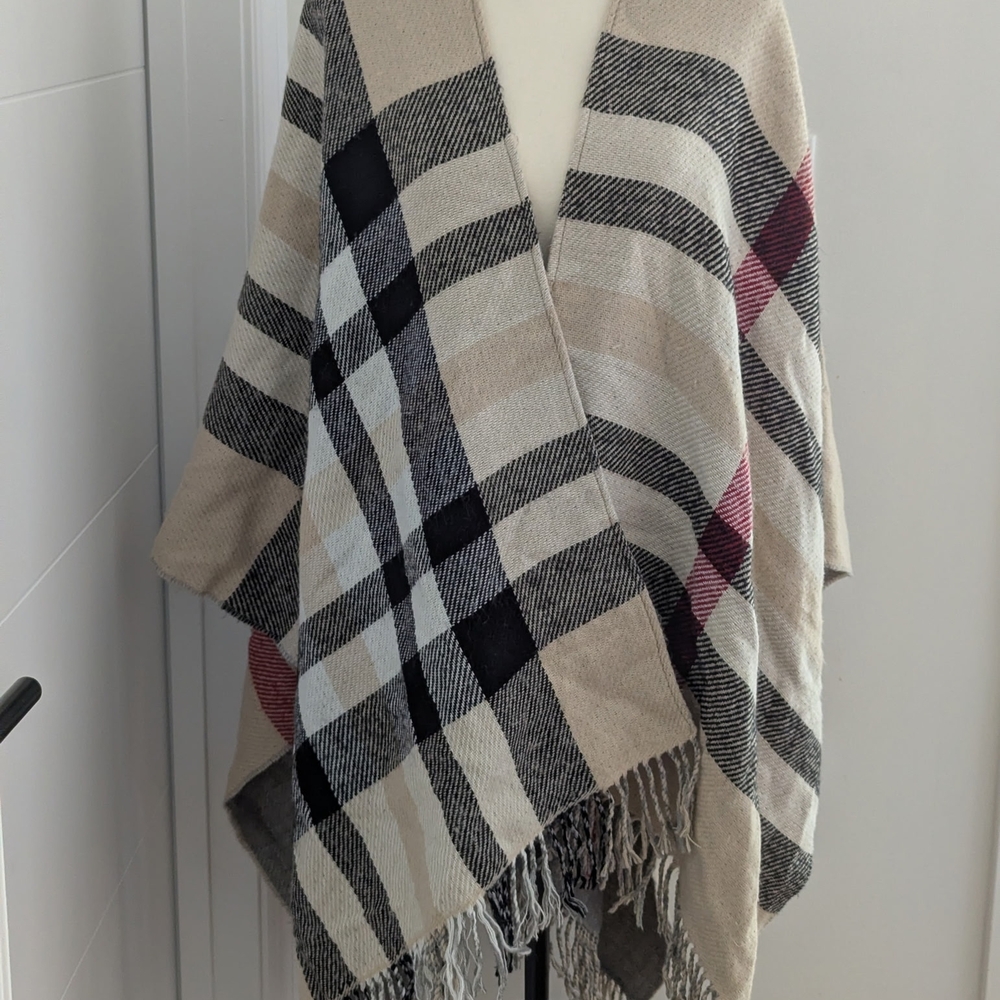 Burberry Inspiref Plaid Fringe Poncho